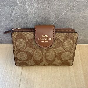 (NWT) Coach Medium Corner Zip Wallet In Signature Canvas